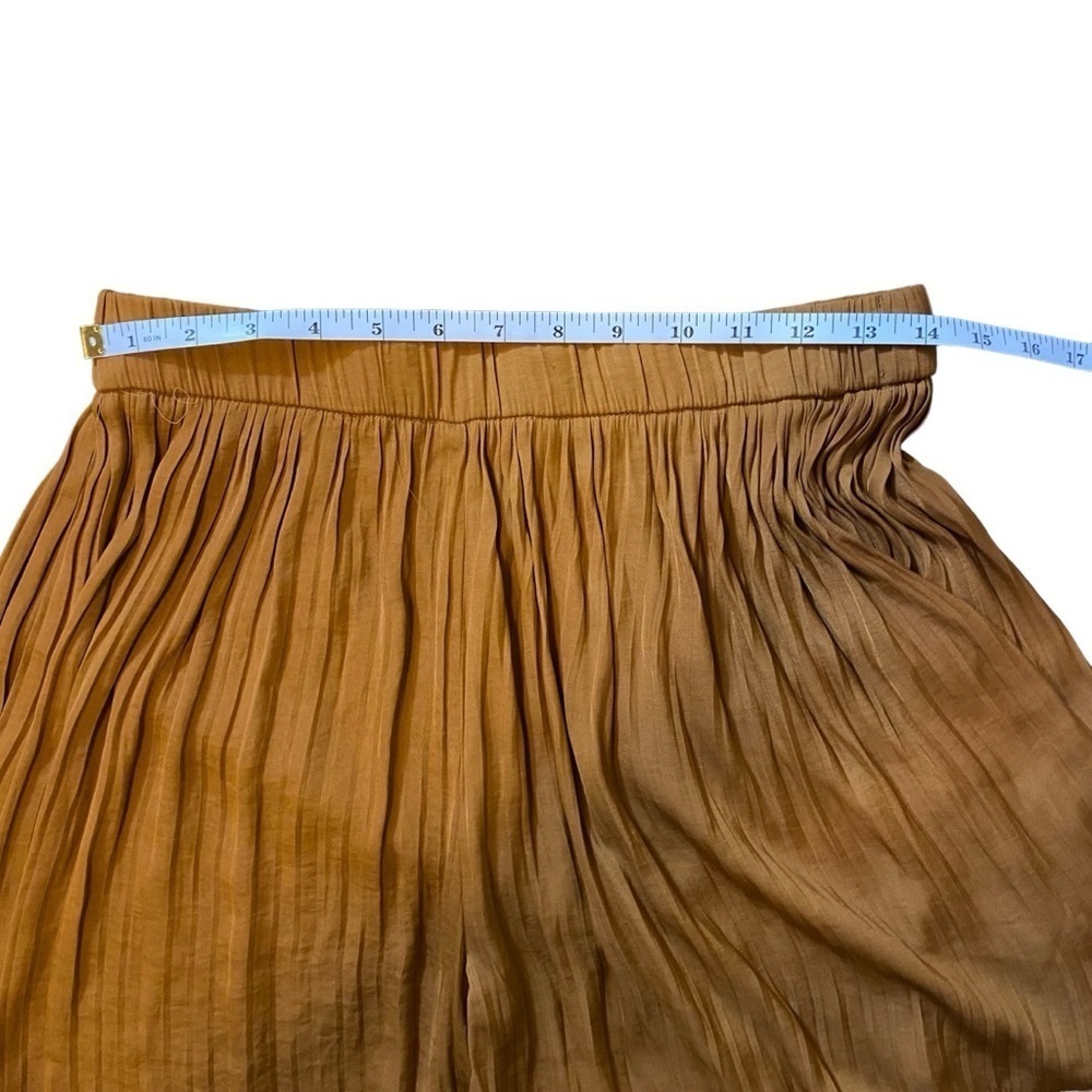 Zara Women's Pleat Short Stain Gold Color (see measurements for size) - Picture 4 of 12